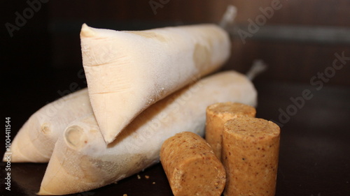 dindim, picole, sacole sorvete, gourmet, pacoquita, geladinho, helado, amendoim photo
