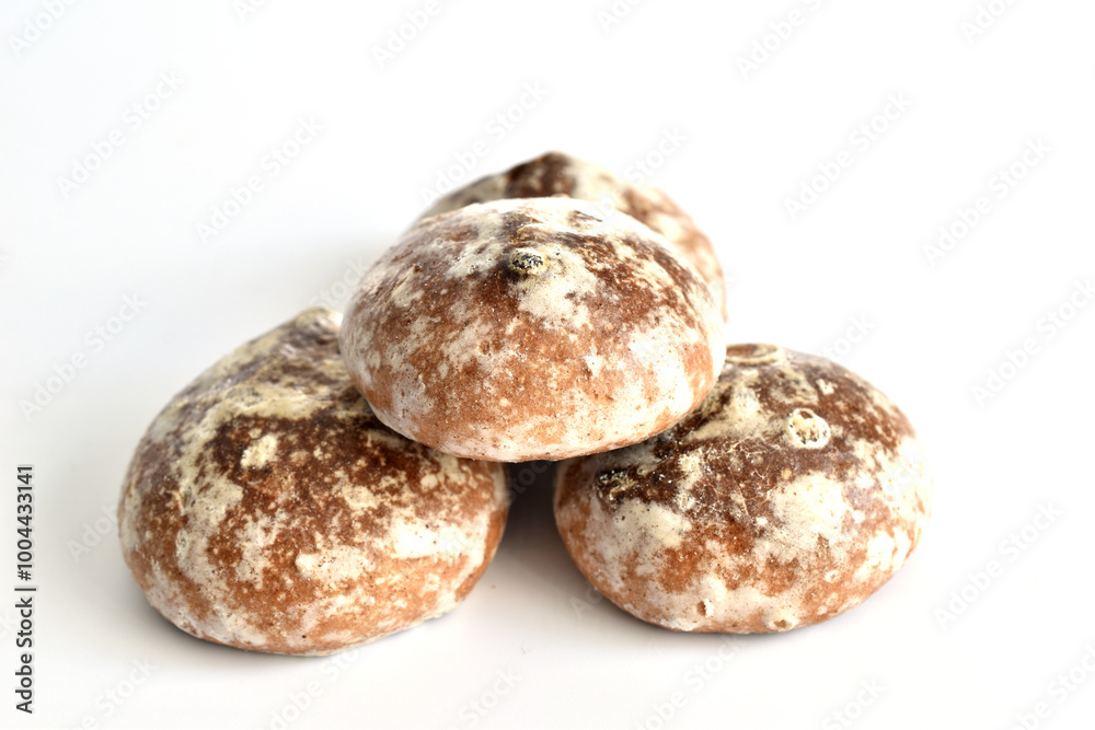 Gingerbread with sugar fondant. The gingerbread is round and lies in a pile. Gingerbread with sugar fondant. The gingerbread is round and lies in a pile.