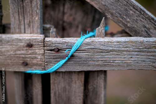 Obraz na płótnie Fragment of an old wooden fence w salonie