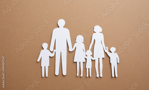 Siluetas de Papel de Familia Unida. Cuidado y Protección