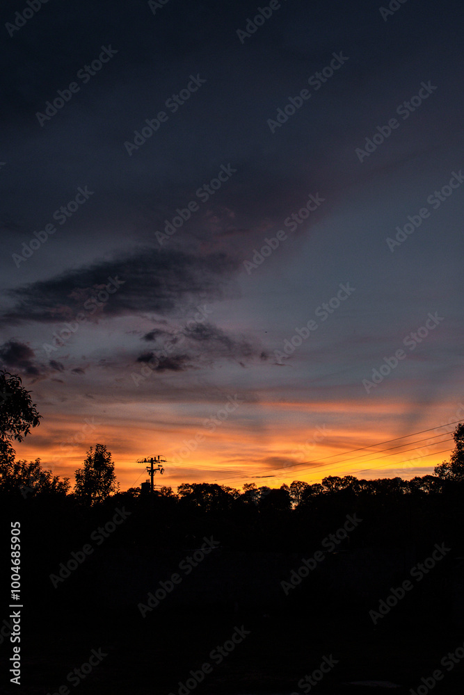 atardecer con nubes naranjas atardecer con nubes naranjas