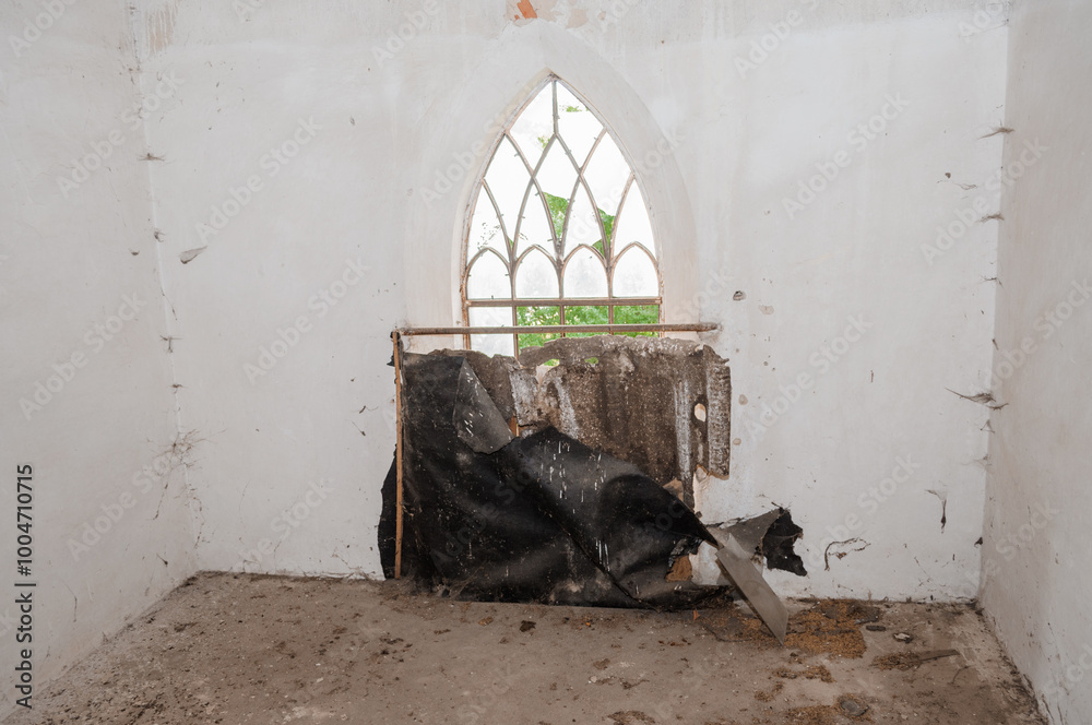 Fototapeta premium Forgotten Sanctuary of Time: An Abandoned Room with Crumbling Elegance