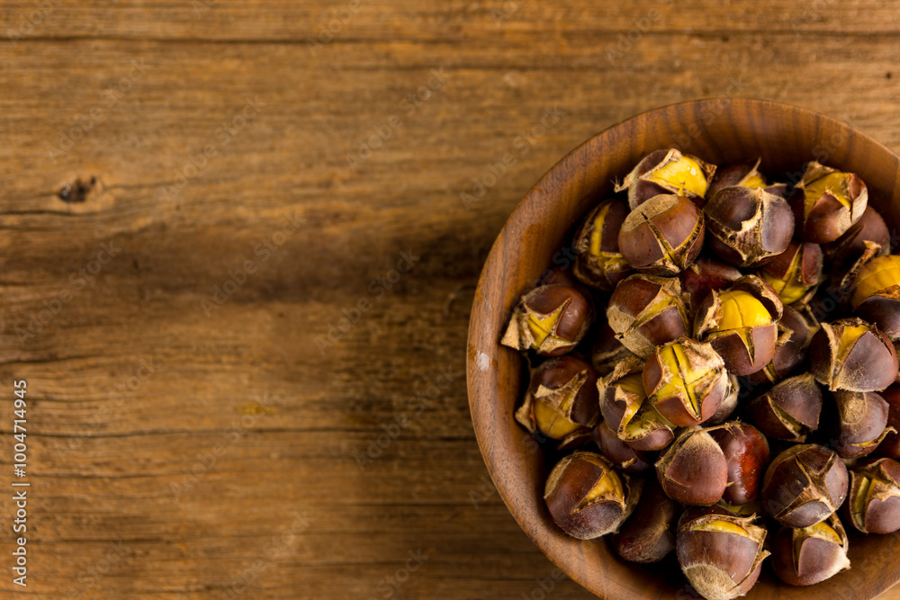 Fototapeta premium roasted chestnuts in a wood bowl.