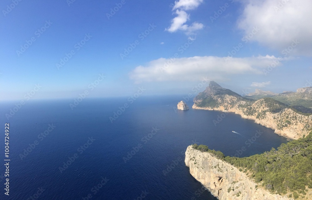 Obraz premium sea and mountains