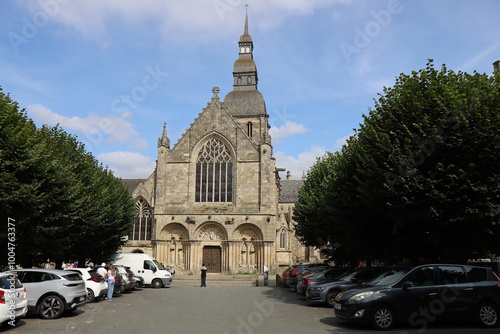 La basilique Saint Sauveur, basilique romane, ville de Dinan, département des Côtes d'Armor, Bretagne, France photo