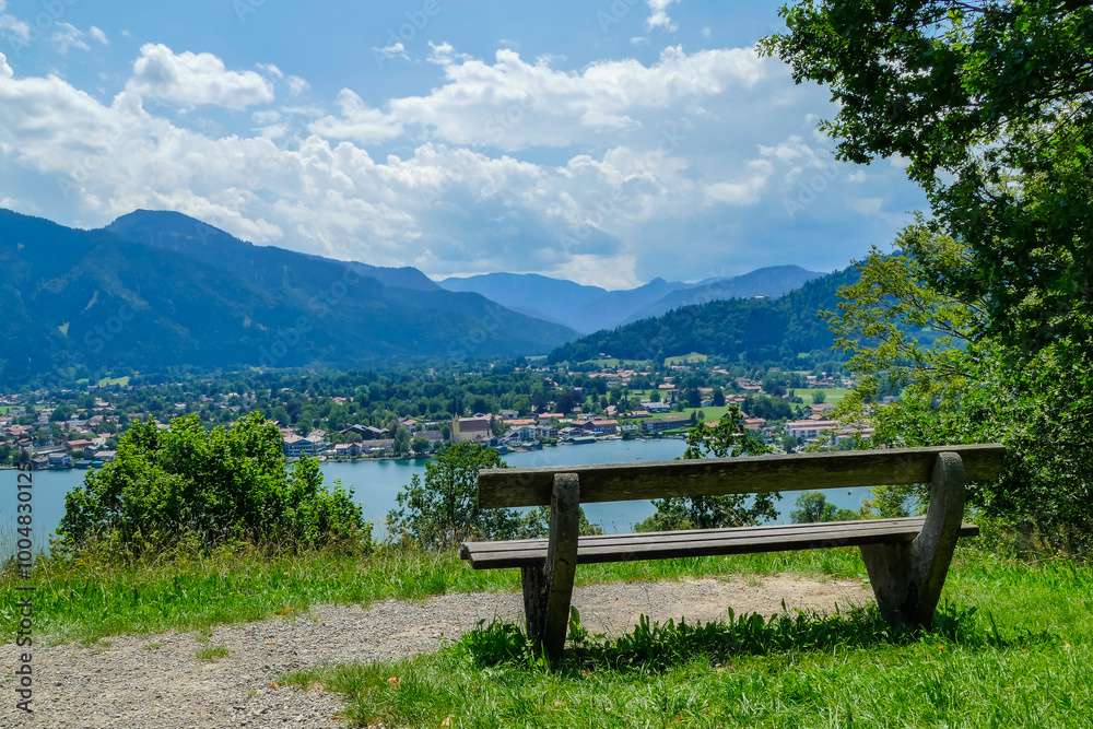 Holzbank Sitzbank Aussicht Tegernsee von oben Holzbank Sitzbank Aussicht Tegernsee von oben