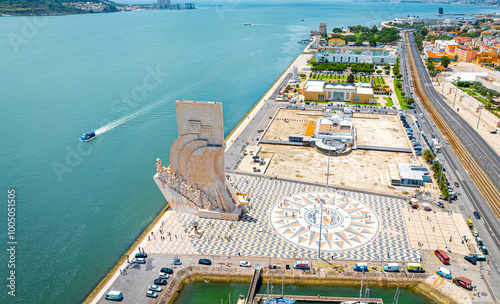 Fotografia The Monument of the Discoveries, a monument on the northern bank of the Tagus Ri