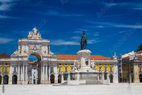Obraz na płótnie Praca do Comercio, a large, harbour-facing plaza in Portugal's capital, Lisbon w salonie