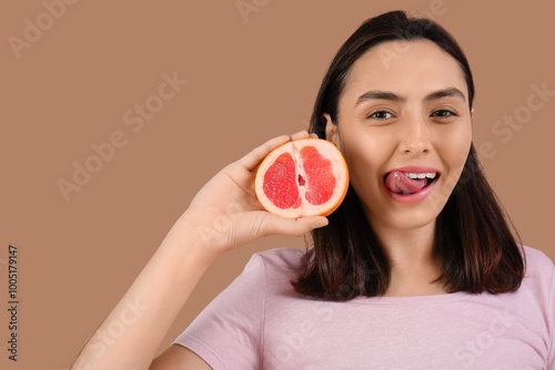 Funny young woman with fres...