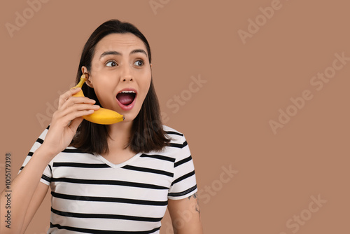 Shocked young woman with fr...