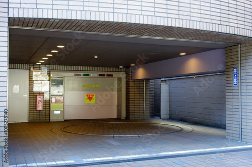 都会にある機械式立体駐車場