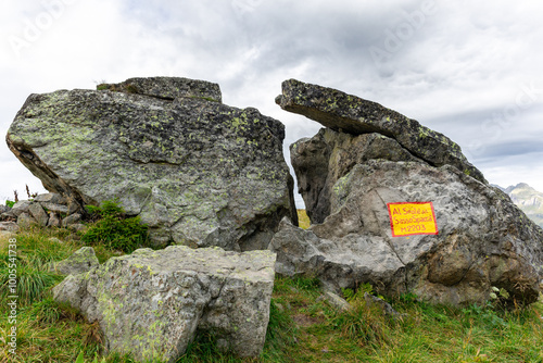 Fototapeta Naklejka Na Ścianę i Meble -  Cracked granite rock in the dolimites, Italy