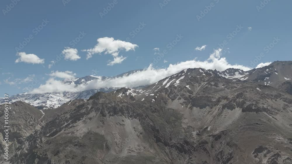 Chile - Cajón del Maipo, Cordillera de los Andes 4K Drone Footage, Santiago de Chile, San José - Montaña, Senderismo, Nieve, Glaciar E
