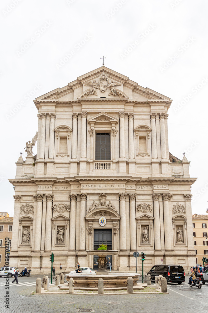 Obraz premium Rome, Italy - April 11, 2024: Rome, Italy - April 11, 2024: Rooftops and houses of the city of Rome, Italy