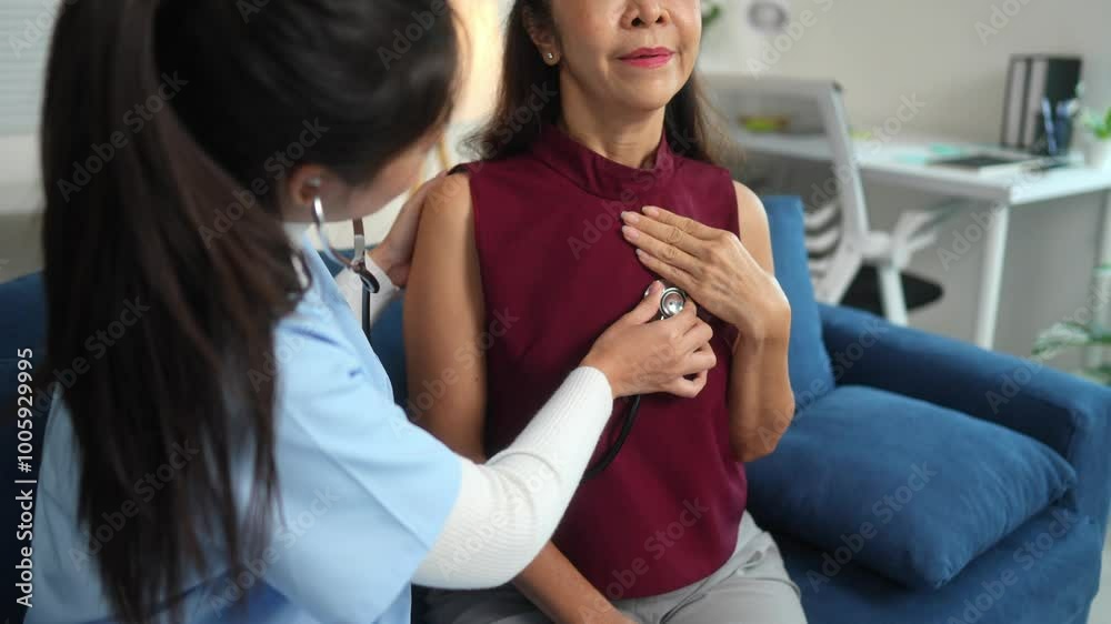 Female doctor cheers patient Show support and care for health Ask about pain in the body, arms, or legs. Use the patient's heart rate monitor and give advice about medications and treatments. Female doctor cheers patient Show support and care for health Ask about pain in the body, arms, or legs. Use the patient's heart rate monitor and give advice about medications and treatments.