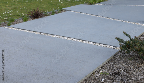 Allée de. jardin en dalle de béton