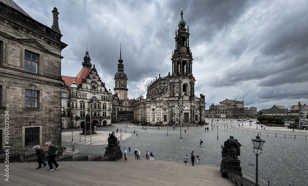 Obraz premium Splendid historic, ravaged in WWII, city center architecture in Dresden, Germany.