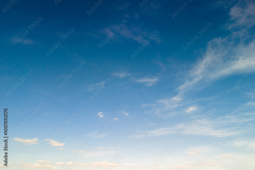 Obraz premium Clear blue sky with soft clouds, creating a serene and peaceful atmosphere. Perfect for nature or background use.