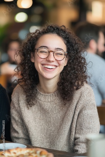 Wallpaper Mural Young creative director celebrating a successful project, sharing laughs and enjoying pizza with her team Torontodigital.ca