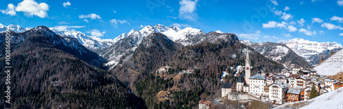 Obraz na płótnie Panorama of Dolomires with Pieve di Livinallongo viilage in Italy w salonie