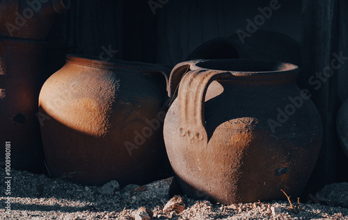 Billede på lærred CLAY JAR WITH DECORATIONS