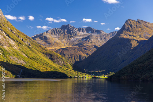 Berge hinter Urke im Hjoerundfjord photo