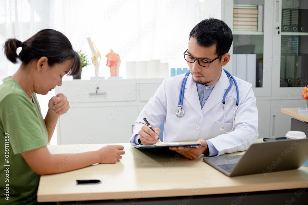 Patients visit their doctor to seek advice about their health, describing their symptoms and hoping to receive a diagnosis and treatment plan for their condition after the consultation. Patients visit their doctor to seek advice about their health, describing their symptoms and hoping to receive a diagnosis and treatment plan for their condition after the consultation.