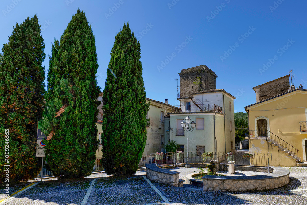 Obraz premium A street between the old houses of Fontechiari in Lazio, Italy.