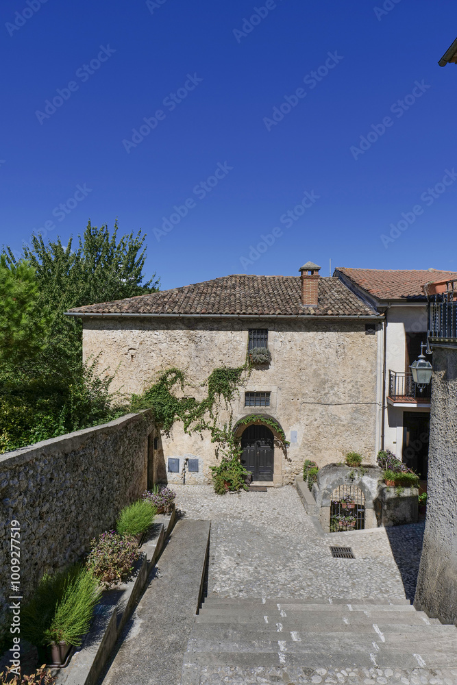 Obraz premium A characteristic house in Fontechiari, a village in Lazio in Italy.