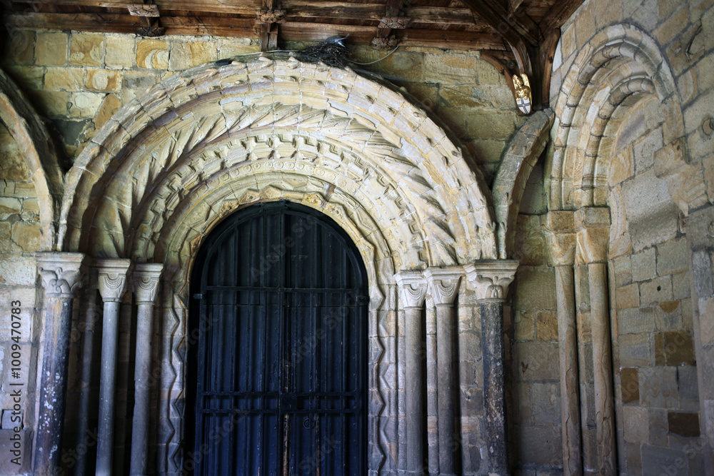 Obraz premium Details of a door in the cloister - The Cathedral Church of Christ - Blessed Mary the Virgin and St Cuthbert of Durham - Durham Cathedral - Durham - England - UK
