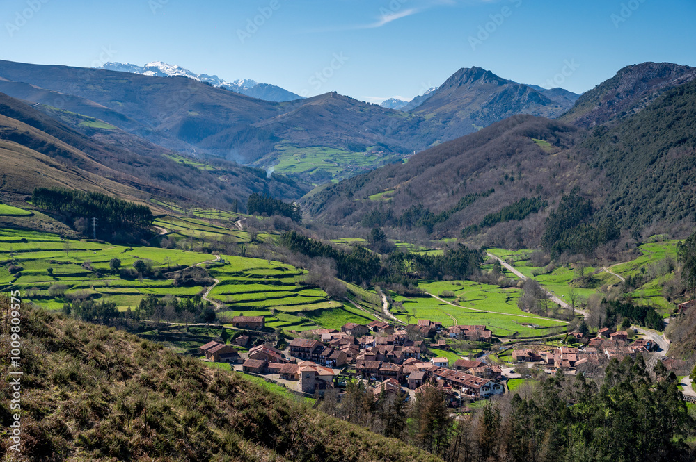 Fototapeta premium Cantabria, Asomada del Ribero viewpoint.