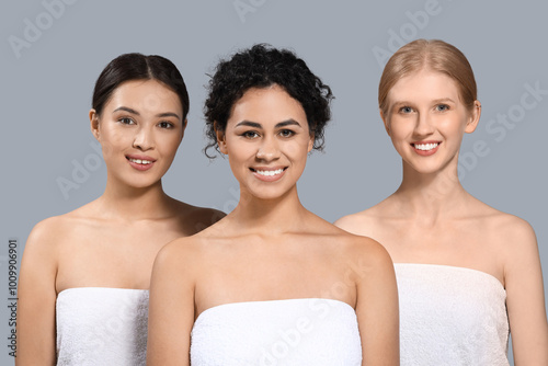 Beautiful young women on gr...