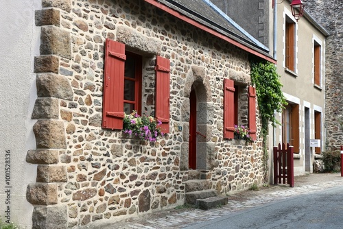 Maison typique, vue de l'extérieur, village de Saint-Suliac, département d'Ile et Vilaine, Bretagne, France