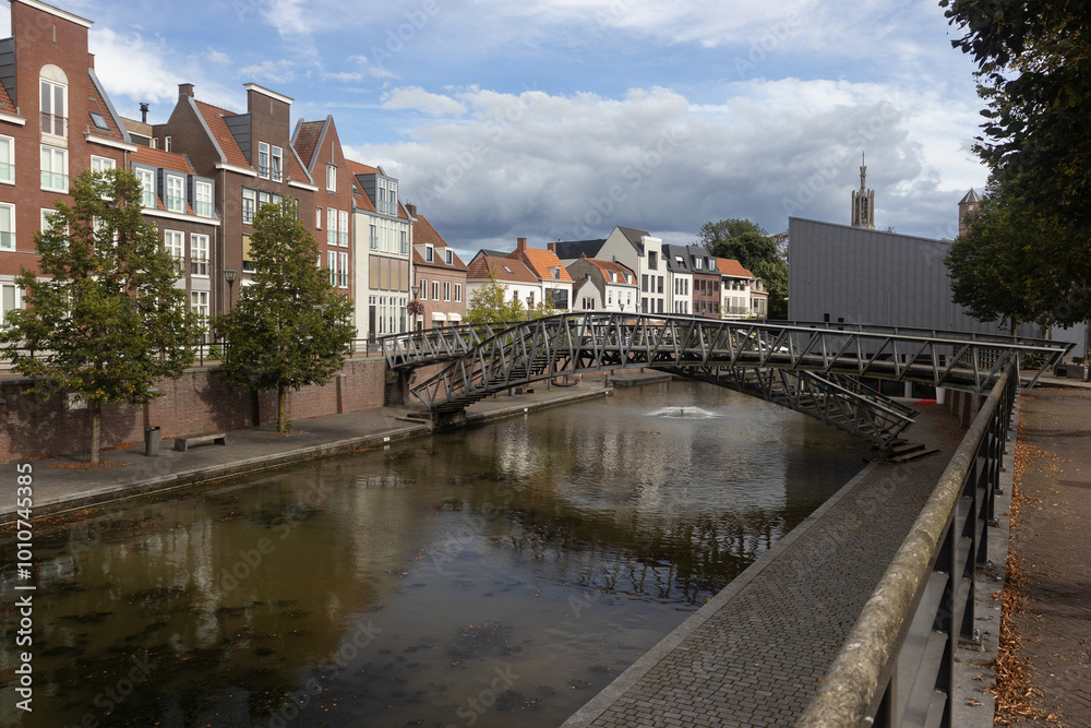 Φωτογραφία View of the New 'Bierkaai' waterfront quay and bridge in Hulst, Zeeland the Netherlands