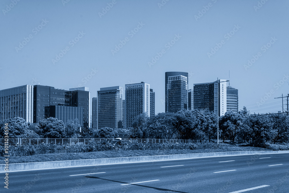Fototapeta premium Modern Urban Cityscape with High-Rise Buildings and Clear Blue Sky