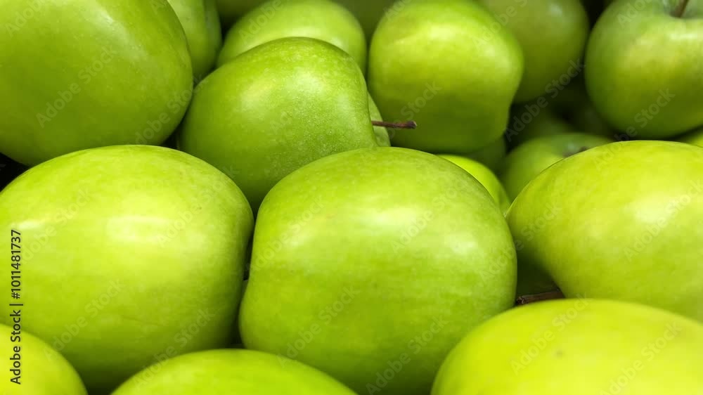 Fresh green apples Fresh green apples