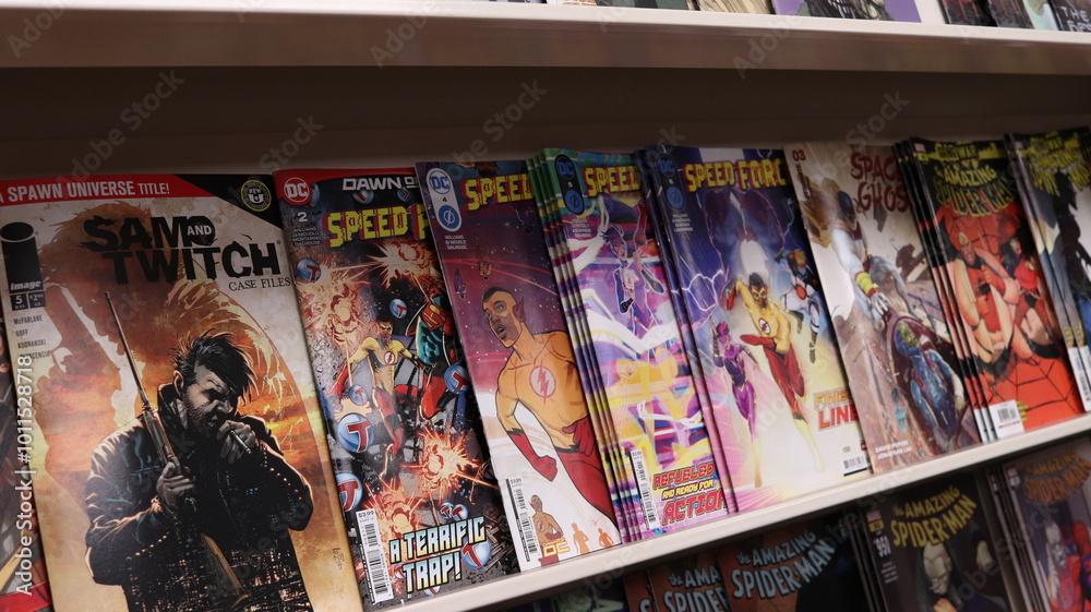 Obraz premium CARDIFF, MID GLAMORGAN, WALES UK - OCTOBER 3, 2024: COMIC BOOKS ON SHELVES DISPLAY PAPERBACKS