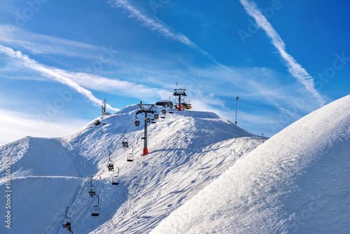 Cuadro en lienzo Nordkette ski area on a sunny day, Innsbruck,Tirol, Austria