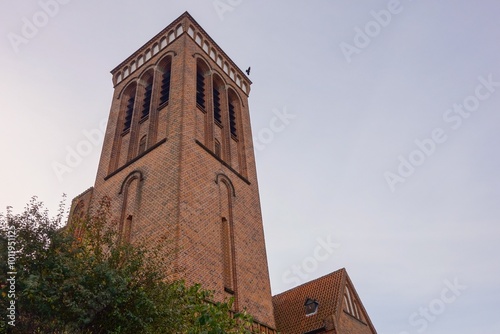 Obraz na płótnie Red brick tower of Sankt Laurentii Church (Sankt Laurentii Kirke) in Roskilde w salonie