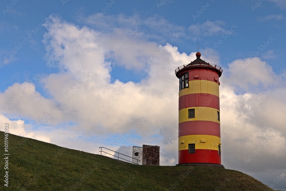 Der Pilsumer Leuchtturm in Ostfriesland Der Pilsumer Leuchtturm in Ostfriesland