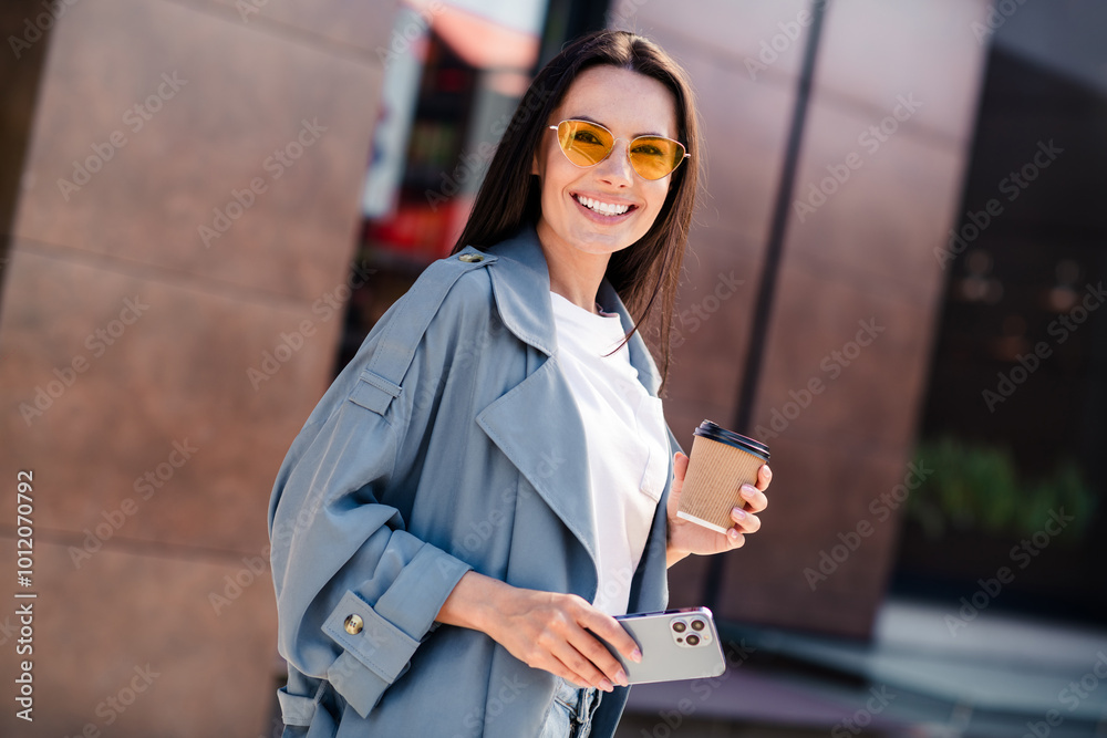 Εκτύπωση καμβά Photo of shiny attractive lady dressed grey coat chatting instagram twitter tele