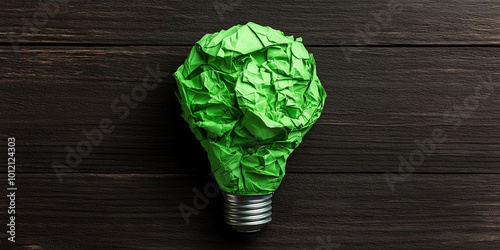 Lampadina verde di carta. Sostenibilità.