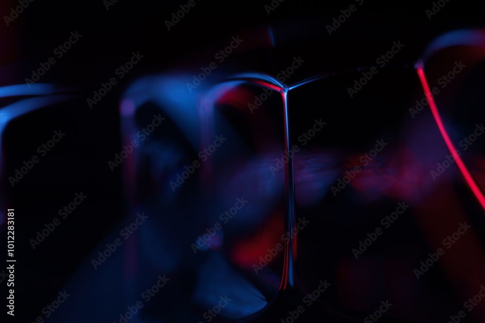 Red and purple fluid pattern, fluid background, plasma, fluid movement, red sphere, dark gloomy background, smooth moving, dark sci-fi art, deep purple ink