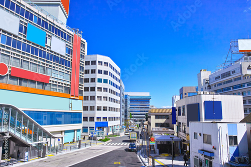 Wallpaper Mural 神奈川県藤沢市、快晴の藤沢駅北口から東側の藤沢市役所方面の景観 Torontodigital.ca