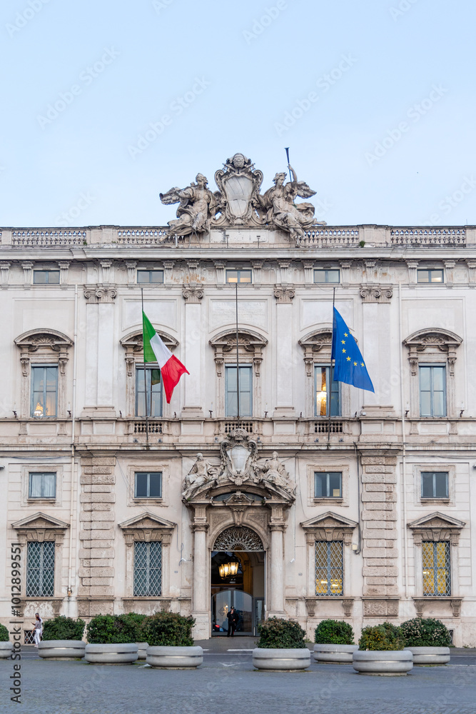Obraz premium Rome, Italy - April 09, 2024: Quirinale Square, seat of the President of Italy, with tourists strolling among the archaeological remains in Rome, Italy