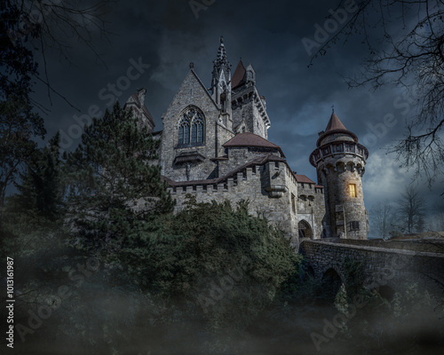 Obraz na płótnie Old haunted abandoned castle in the woods w salonie