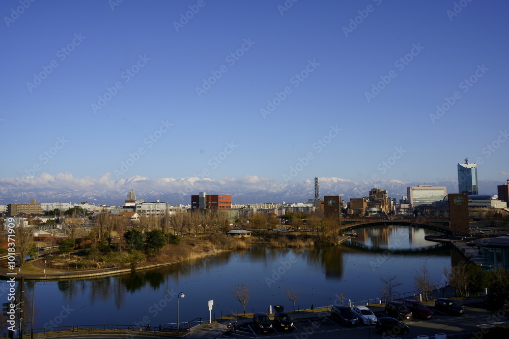 Fototapeta premium panorama of the city and Tateyama mountain