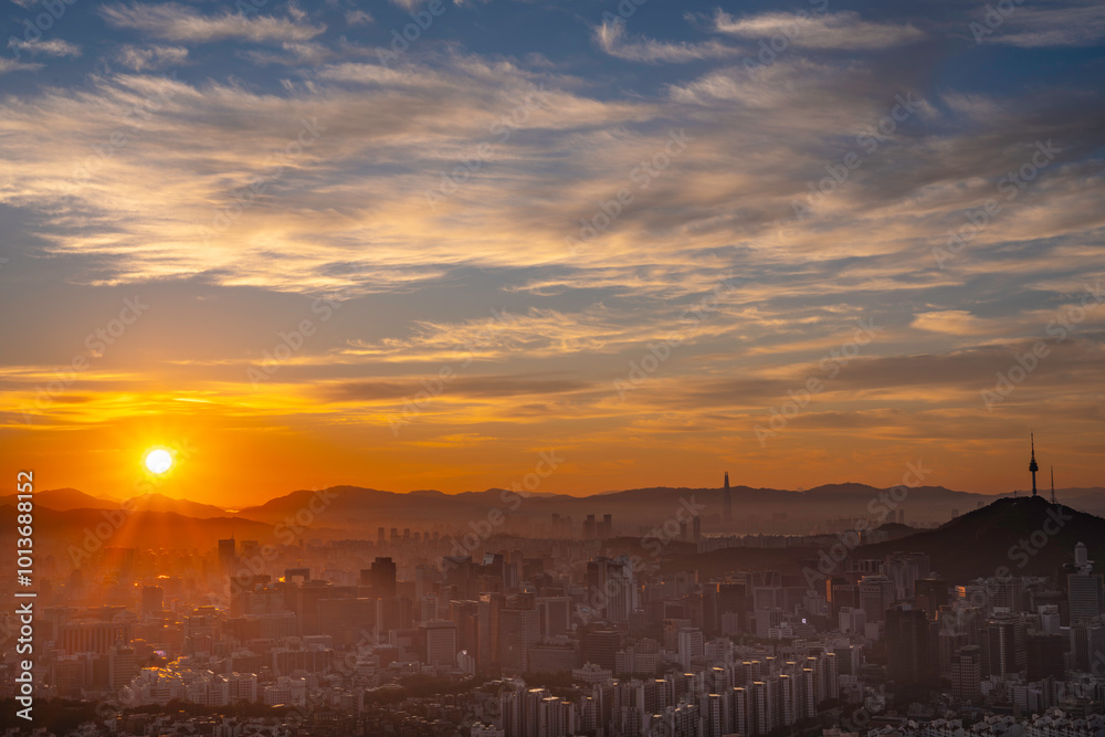 Obraz premium Sunrise View from Seodaemun Ansan