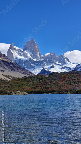 Laguna en ruta de Fitz Roy, Patagonia Argentina