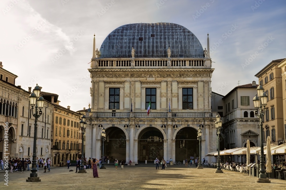 brescia, italien - piazza della loggia mit loggia palast